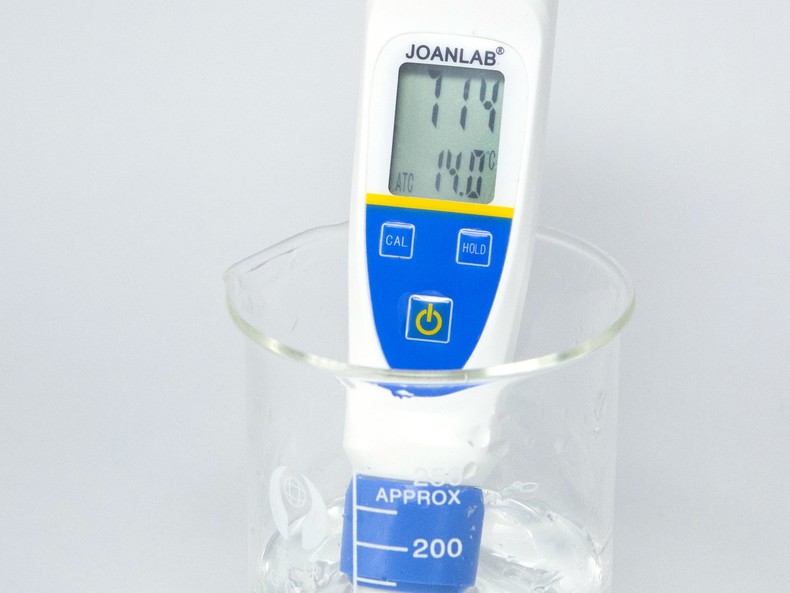 pH-110: прибор для определения pH жидкостей (PH-метр)
